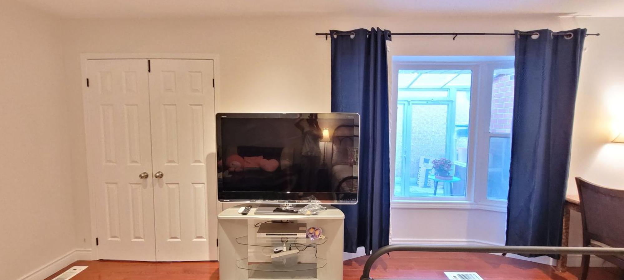 Mainfloor Spacious Room In تورونتو المظهر الخارجي الصورة