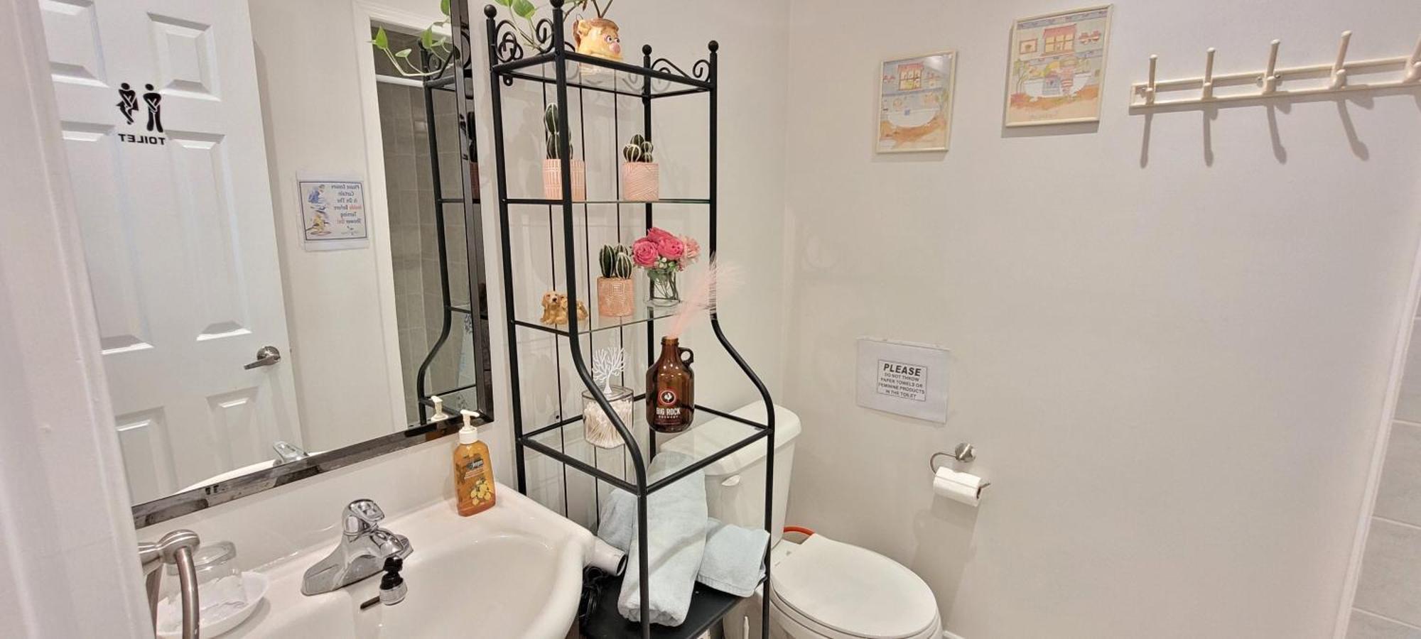 Mainfloor Spacious Room In تورونتو المظهر الخارجي الصورة